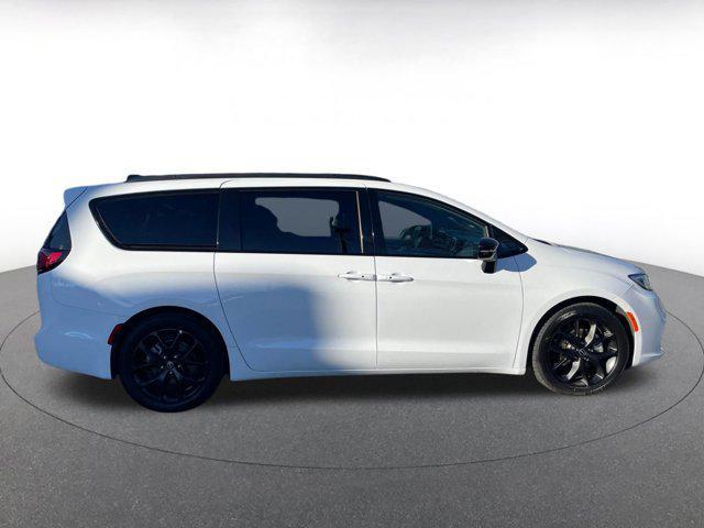 used 2025 Chrysler Pacifica car, priced at $33,713