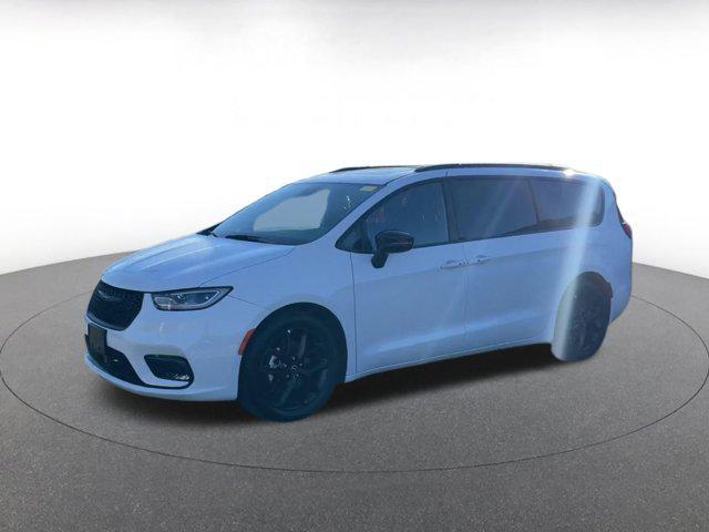 used 2025 Chrysler Pacifica car, priced at $33,713