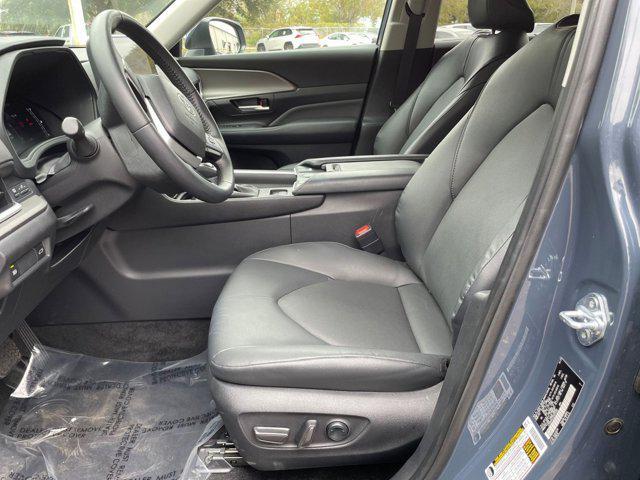 used 2025 Toyota Highlander car, priced at $38,731