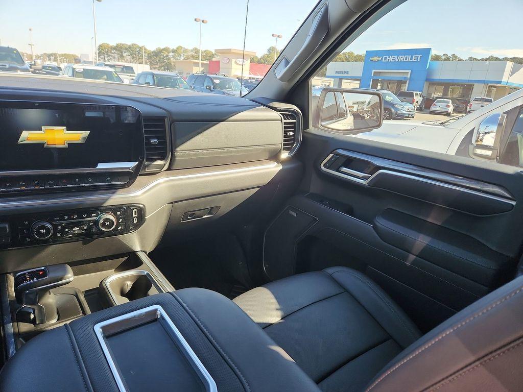 used 2022 Chevrolet Silverado 1500 car, priced at $41,800