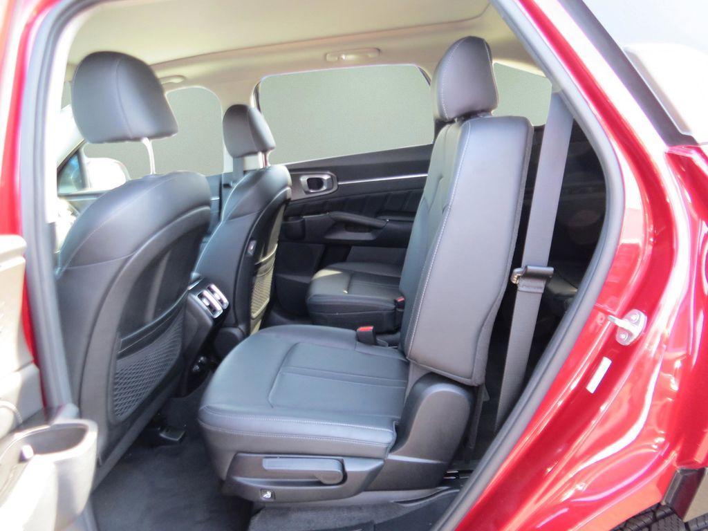 used 2023 Kia Sorento car, priced at $28,300