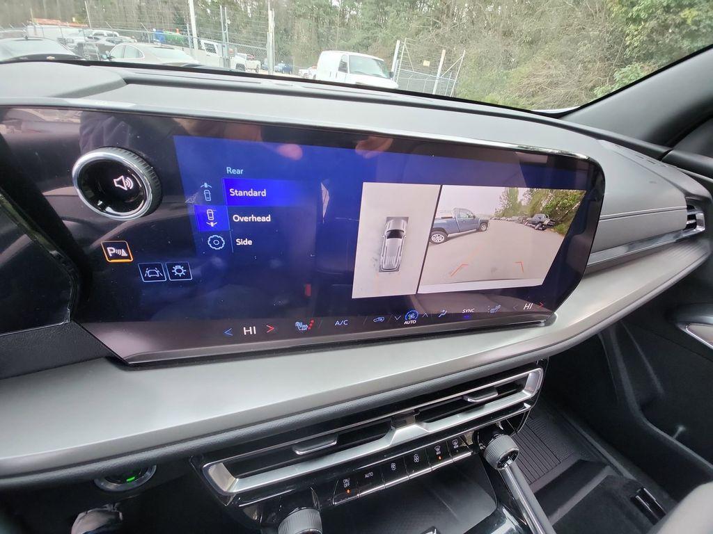 used 2024 Chevrolet Traverse car, priced at $32,950