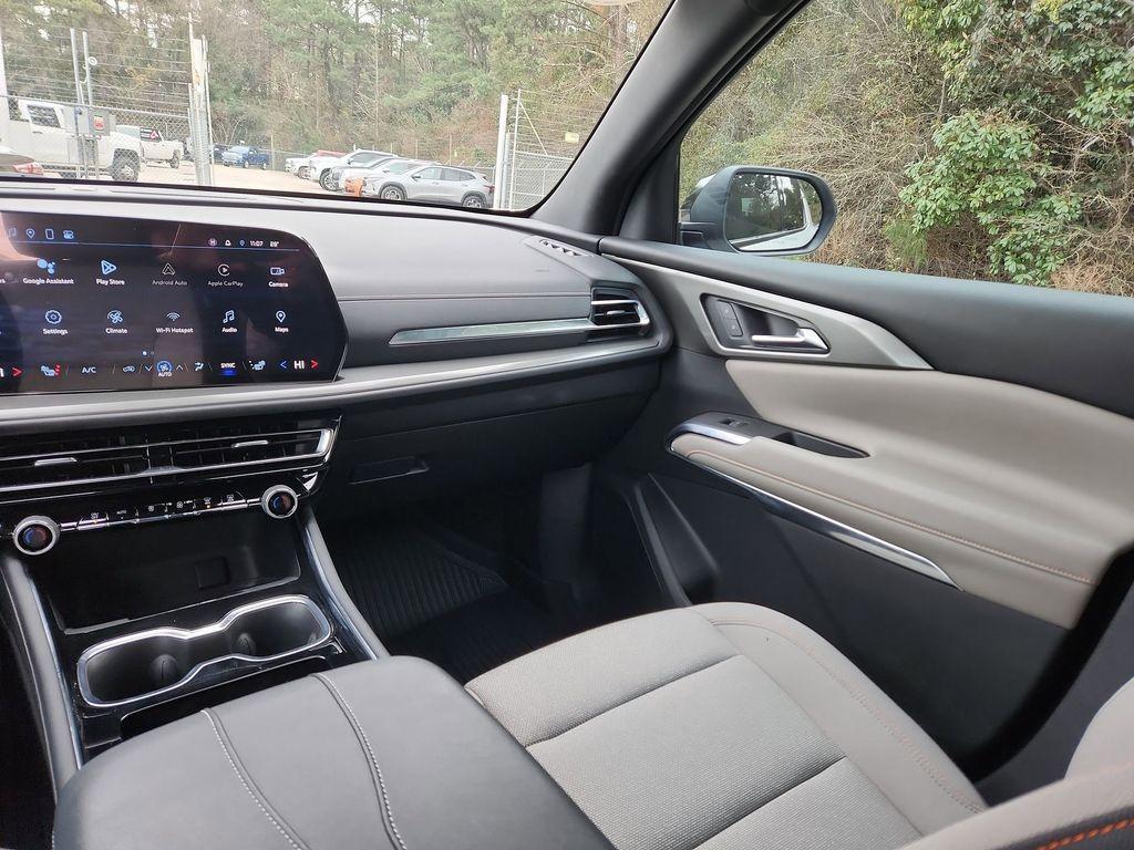 used 2024 Chevrolet Traverse car, priced at $32,950