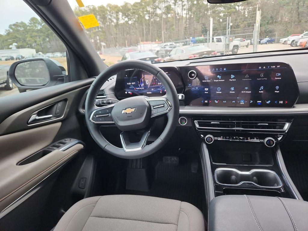 used 2024 Chevrolet Traverse car, priced at $32,950