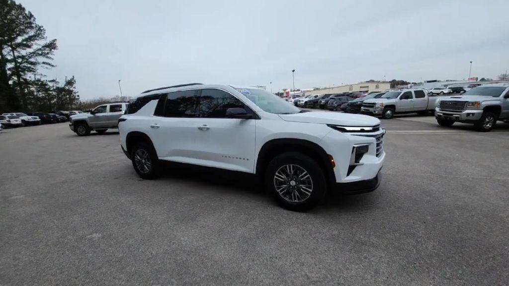 used 2024 Chevrolet Traverse car, priced at $32,950