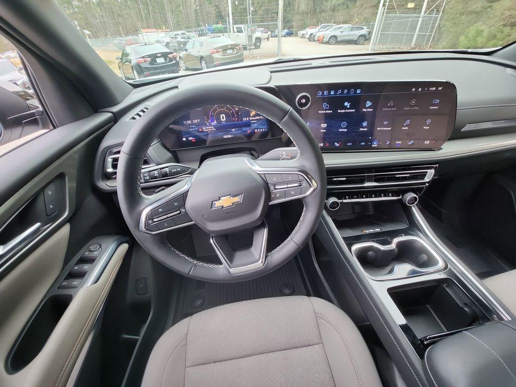 used 2024 Chevrolet Traverse car, priced at $32,950