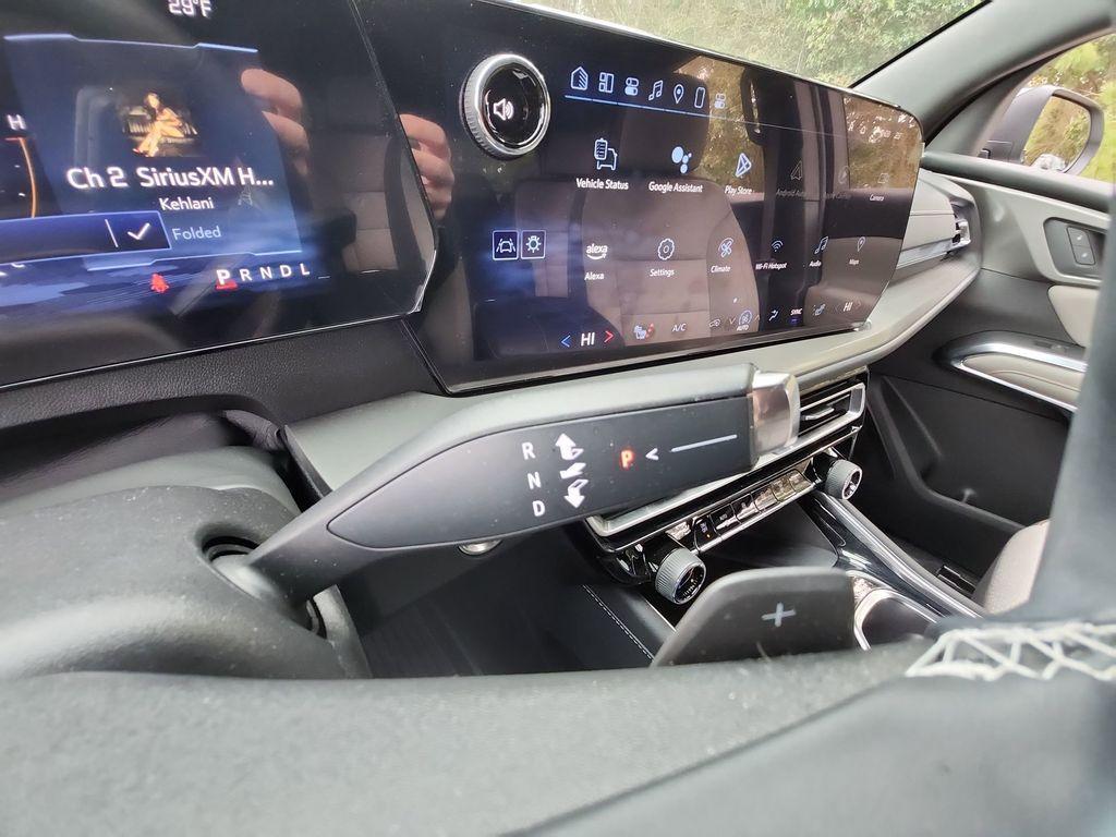 used 2024 Chevrolet Traverse car, priced at $32,950