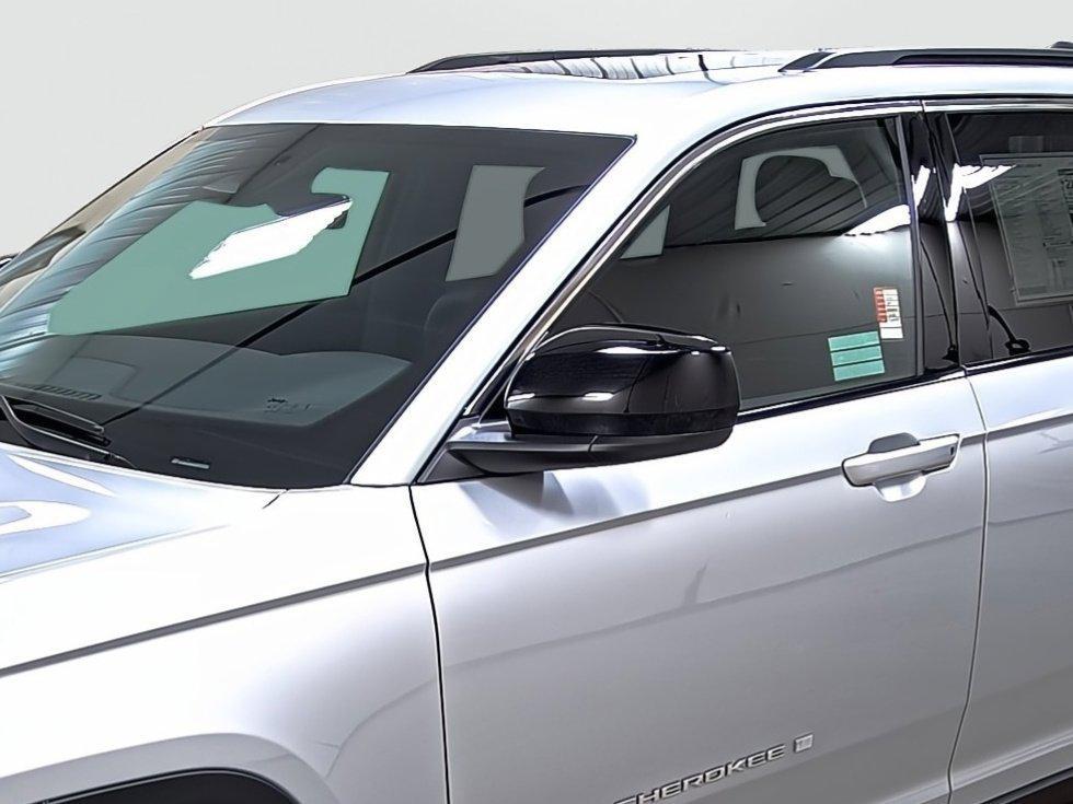 new 2026 Jeep Grand Cherokee car, priced at $40,830