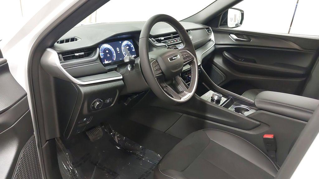 new 2025 Jeep Grand Cherokee car, priced at $36,380