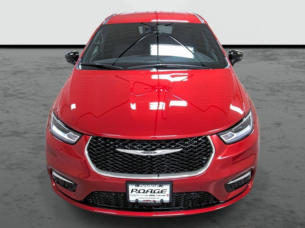 new 2026 Chrysler Pacifica car, priced at $40,655