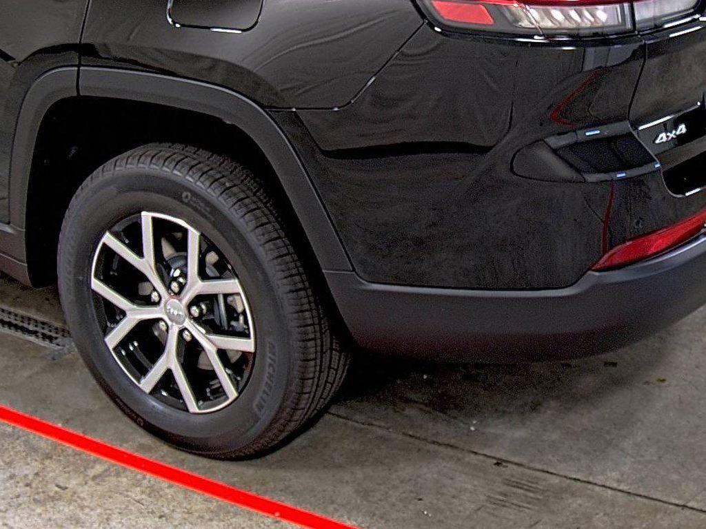 new 2025 Jeep Grand Cherokee L car, priced at $42,530