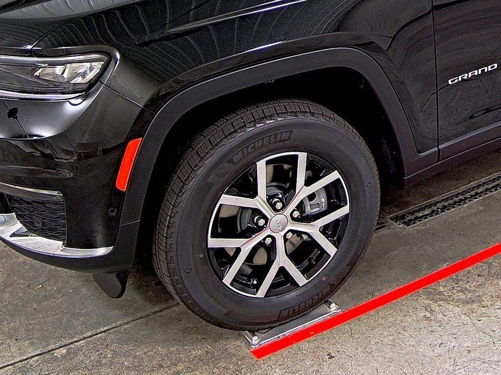 new 2025 Jeep Grand Cherokee L car, priced at $42,530