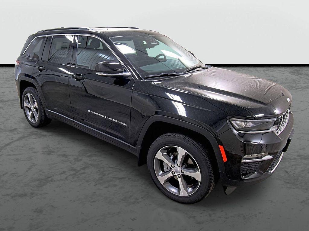 new 2025 Jeep Grand Cherokee car, priced at $46,375