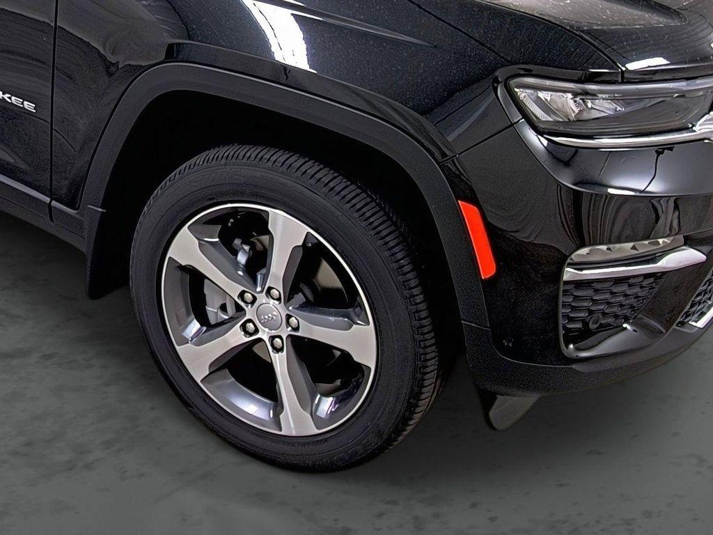 new 2025 Jeep Grand Cherokee car, priced at $46,375