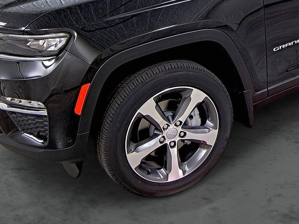 new 2025 Jeep Grand Cherokee car, priced at $46,375