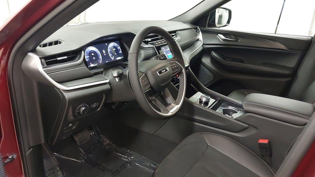 new 2025 Jeep Grand Cherokee car, priced at $37,475