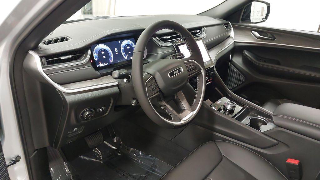 new 2025 Jeep Grand Cherokee L car, priced at $44,530