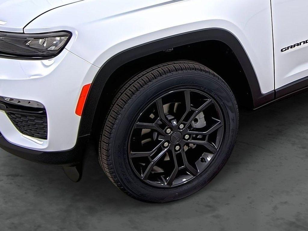 new 2025 Jeep Grand Cherokee car, priced at $54,635