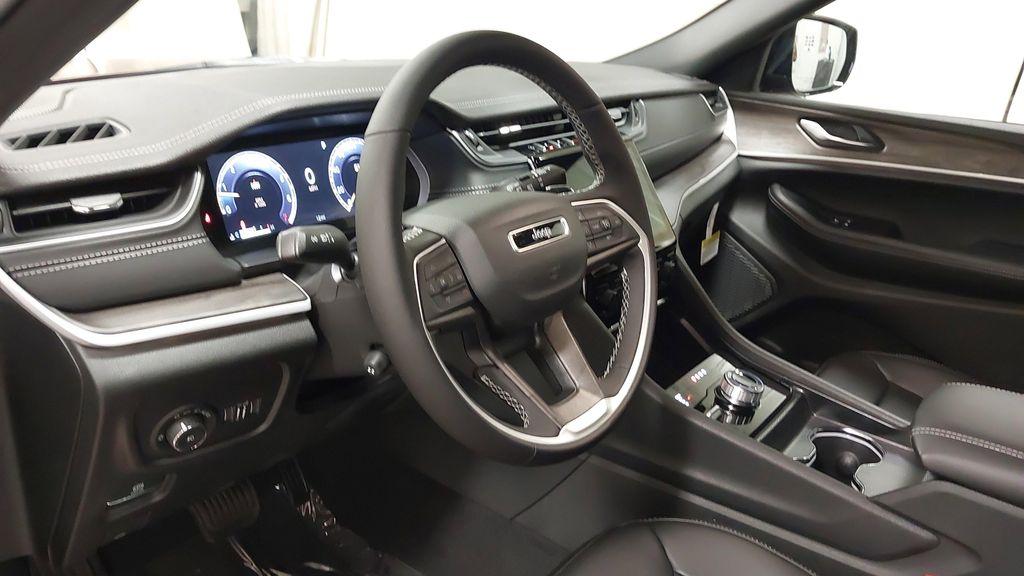 new 2025 Jeep Grand Cherokee L car, priced at $47,030