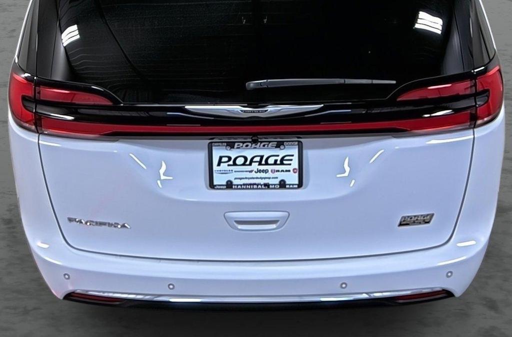 new 2026 Chrysler Pacifica car, priced at $36,640