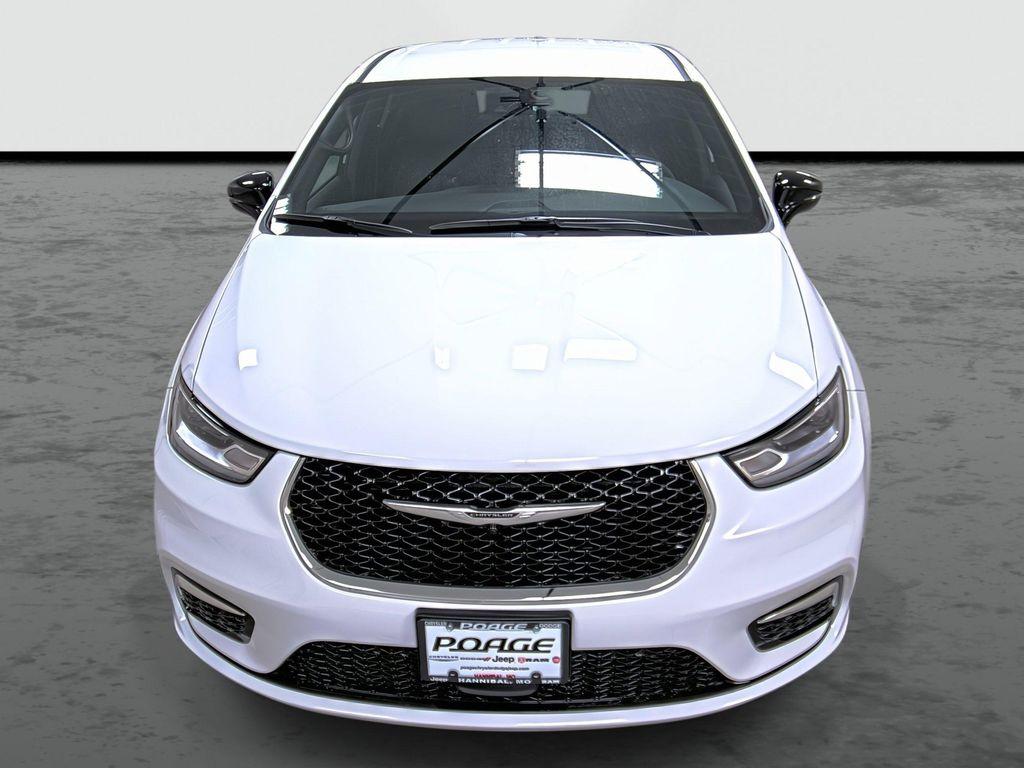 new 2026 Chrysler Pacifica car, priced at $36,640