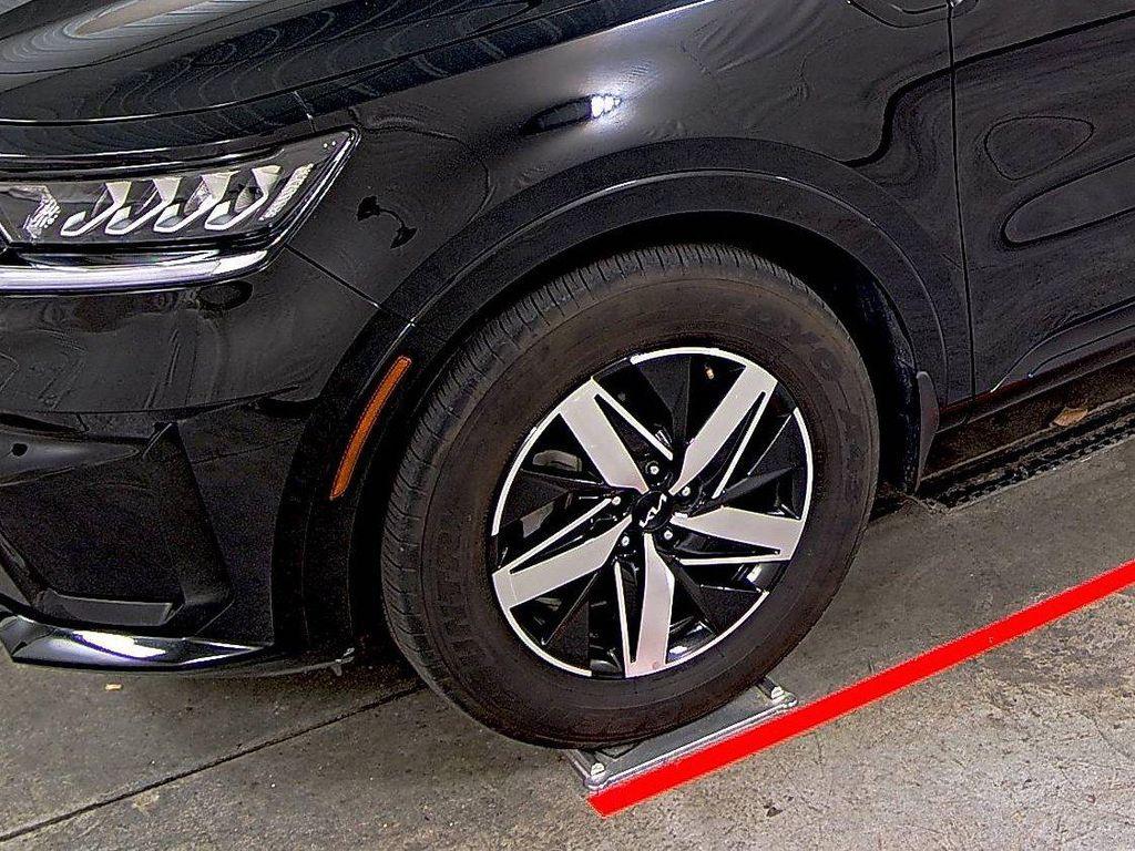 used 2023 Kia Sorento car, priced at $28,326