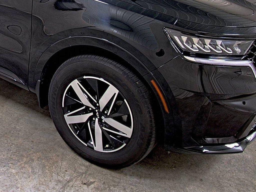 used 2023 Kia Sorento car, priced at $28,326