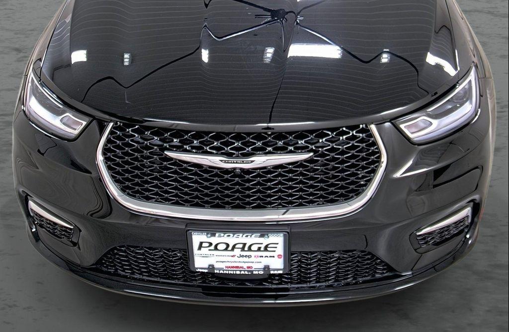 used 2024 Chrysler Pacifica car, priced at $31,990