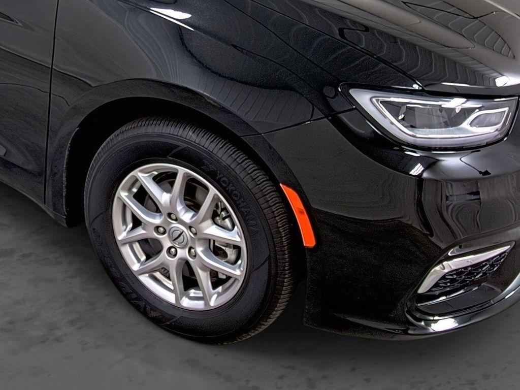 used 2024 Chrysler Pacifica car, priced at $31,990
