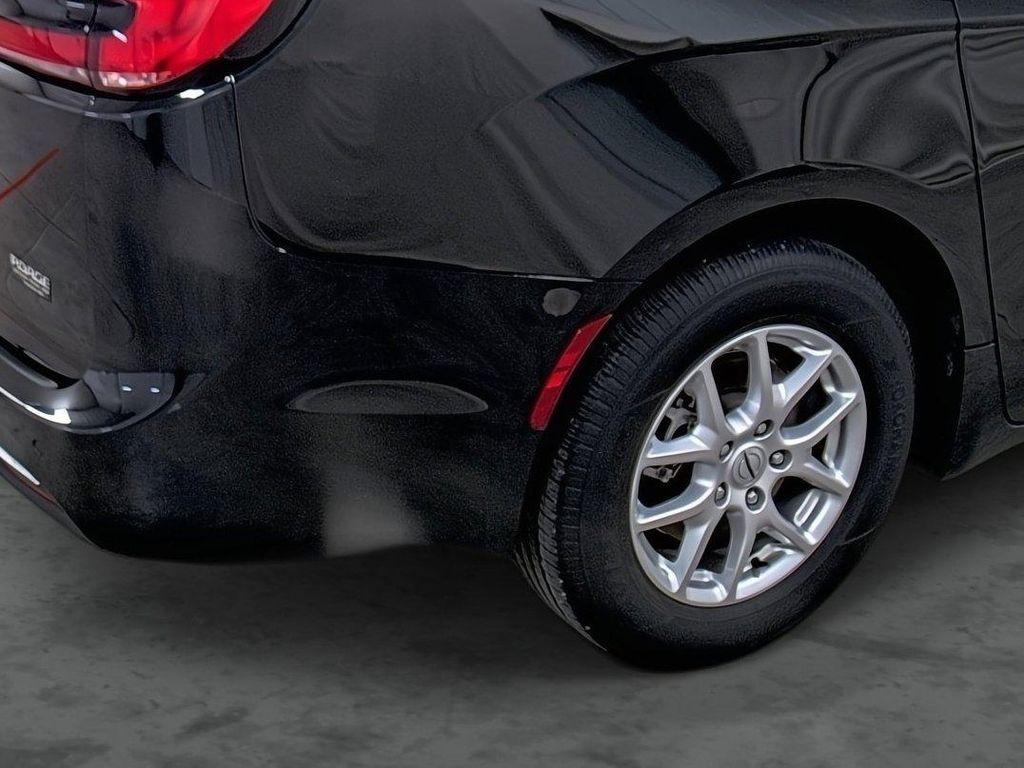 used 2024 Chrysler Pacifica car, priced at $31,990