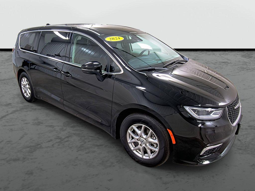 used 2024 Chrysler Pacifica car, priced at $31,990