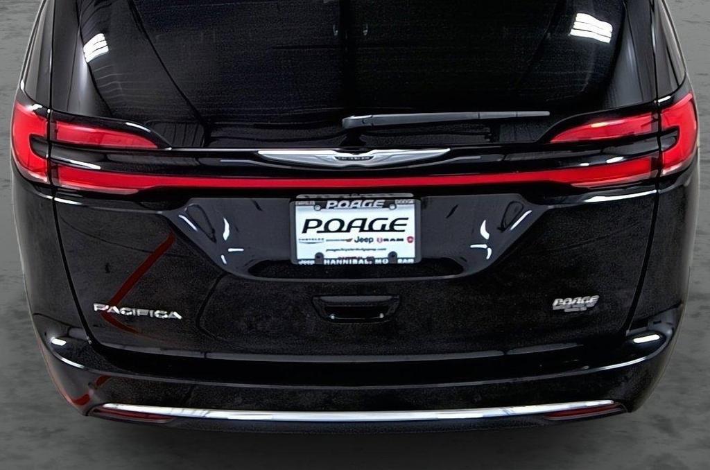 used 2024 Chrysler Pacifica car, priced at $31,990