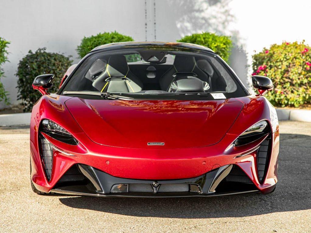 new 2025 McLaren Artura car, priced at $342,808