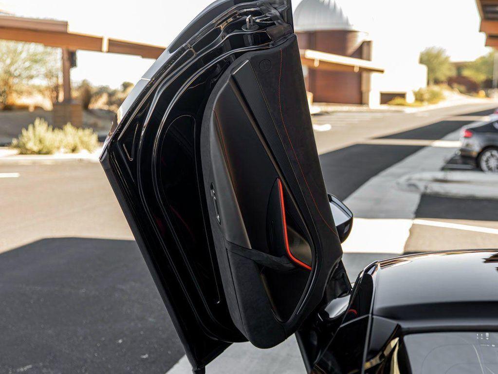 new 2025 McLaren 750S car, priced at $471,000