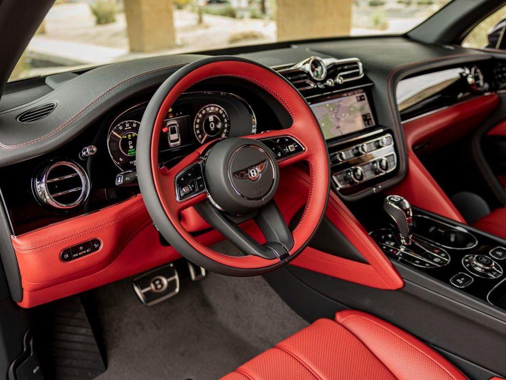 new 2025 Bentley Bentayga Hybrid car, priced at $272,005