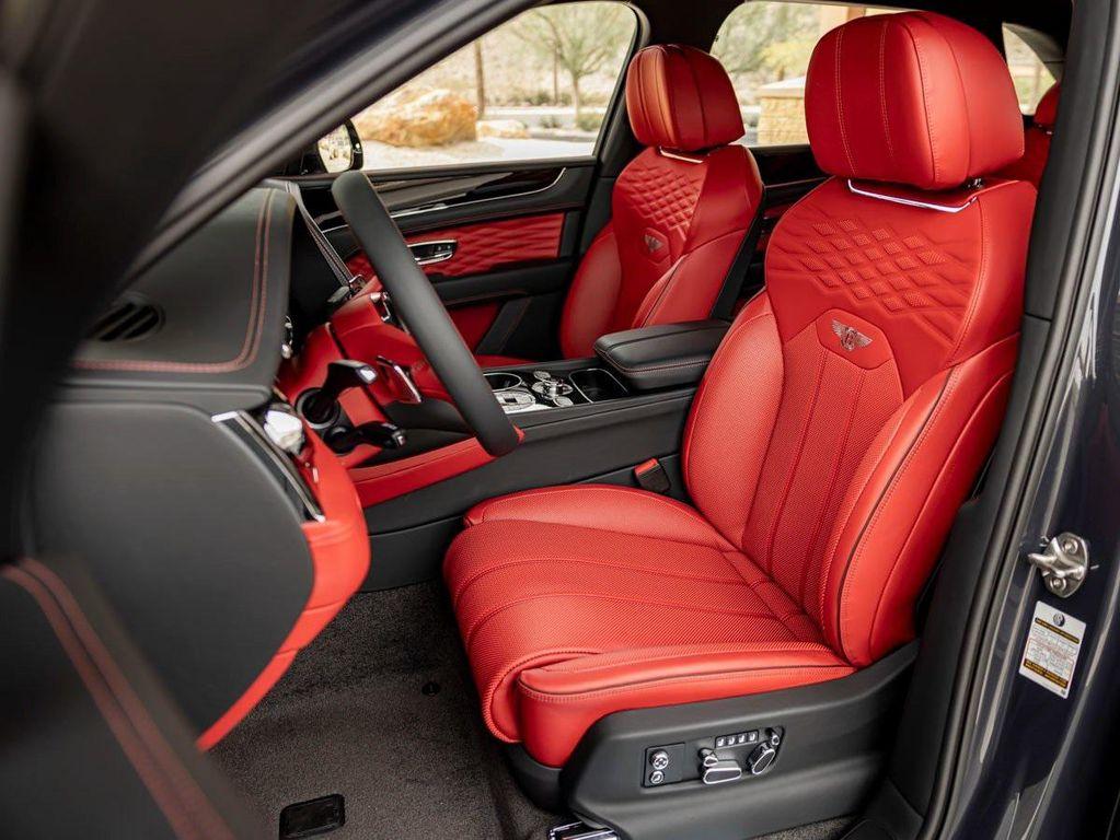 new 2025 Bentley Bentayga Hybrid car, priced at $272,005