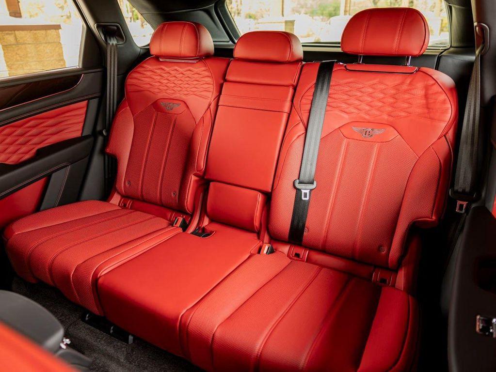 new 2025 Bentley Bentayga Hybrid car, priced at $272,005