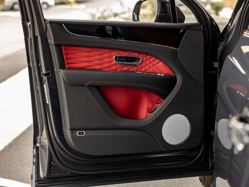 new 2025 Bentley Bentayga Hybrid car, priced at $272,005