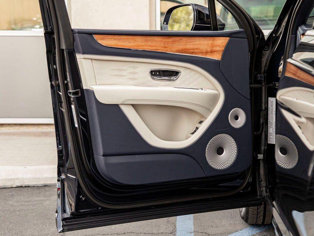 new 2025 Bentley Bentayga car, priced at $299,295