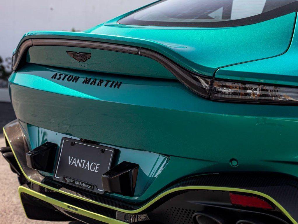 new 2025 Aston Martin Vantage car