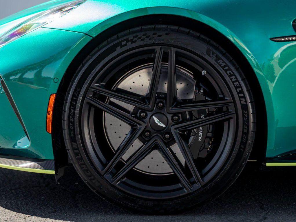 new 2025 Aston Martin Vantage car