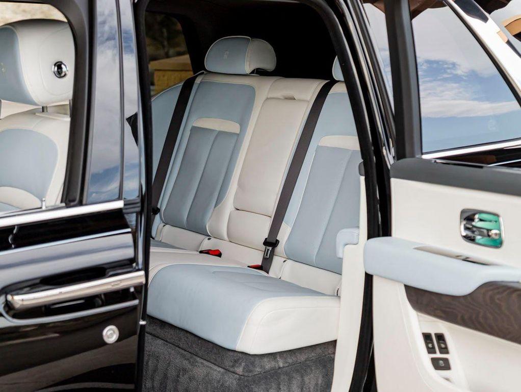 used 2025 Rolls-Royce Cullinan car, priced at $429,990