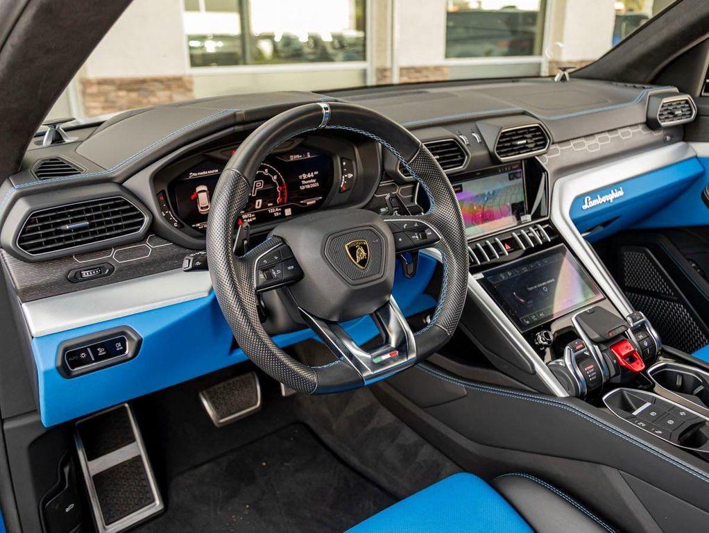 used 2022 Lamborghini Urus car
