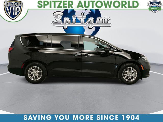 used 2025 Chrysler Pacifica car, priced at $31,334