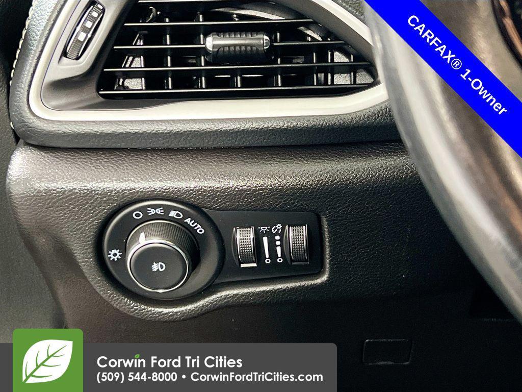 used 2021 Chrysler Pacifica car, priced at $23,397