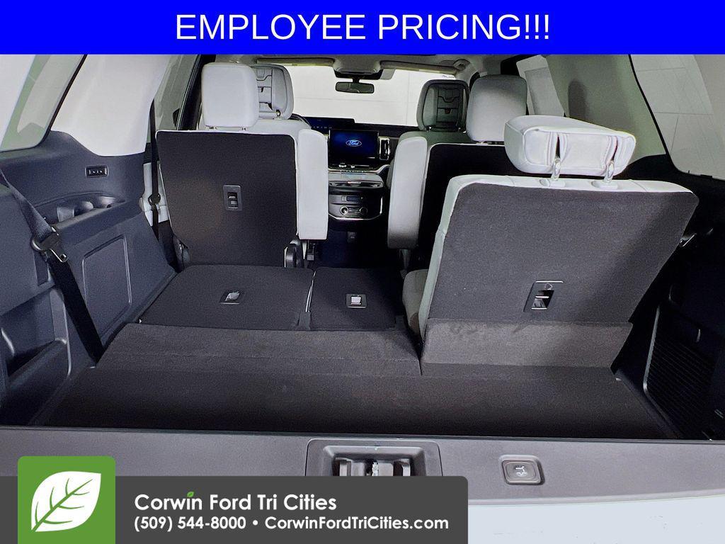 new 2026 Ford Expedition car, priced at $85,694