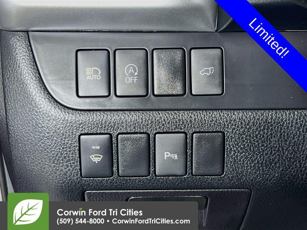 used 2018 Toyota Highlander car, priced at $27,408