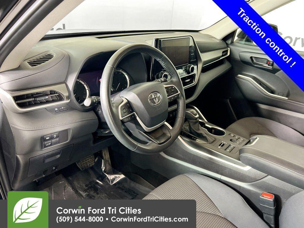 used 2024 Toyota Highlander car, priced at $34,399