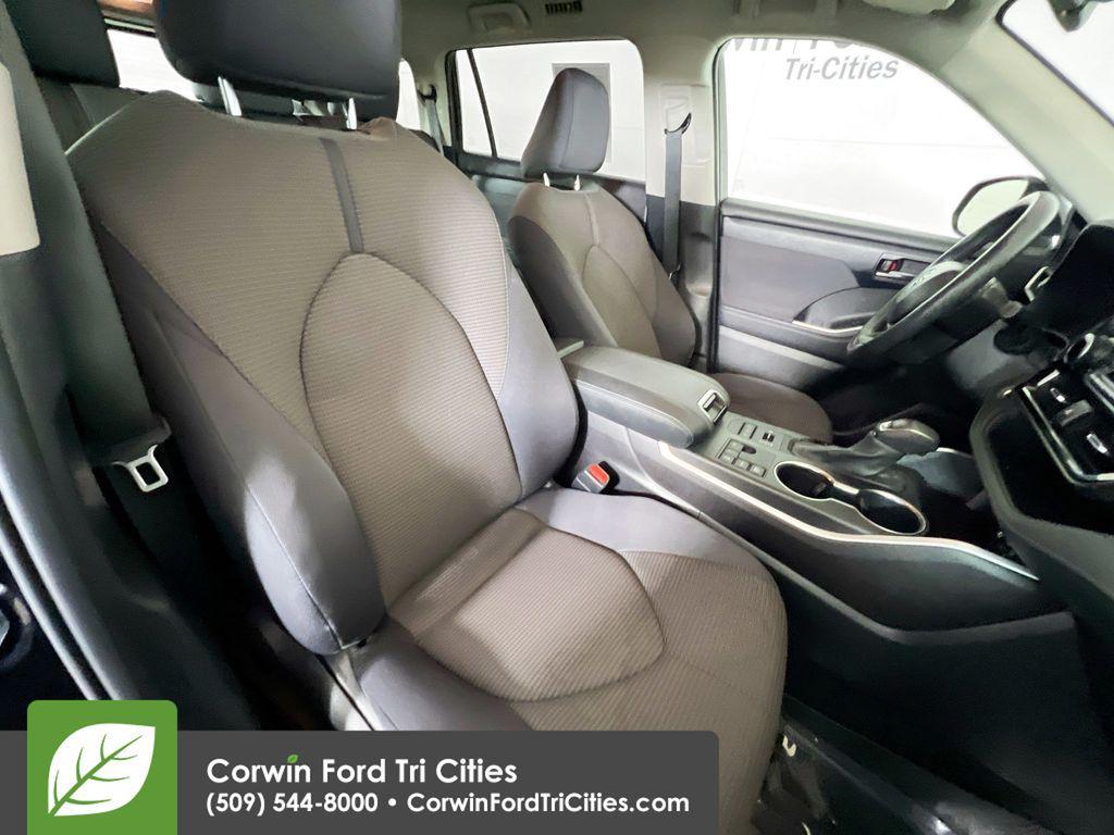 used 2024 Toyota Highlander car, priced at $34,399