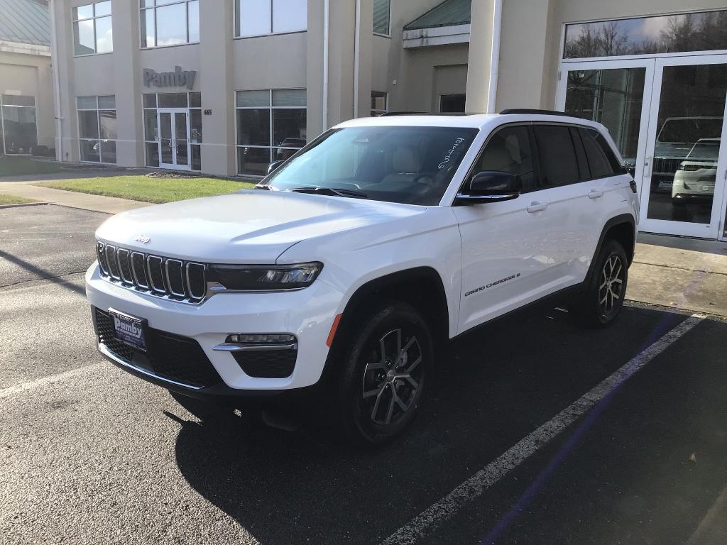 new 2025 Jeep Grand Cherokee car, priced at $49,415